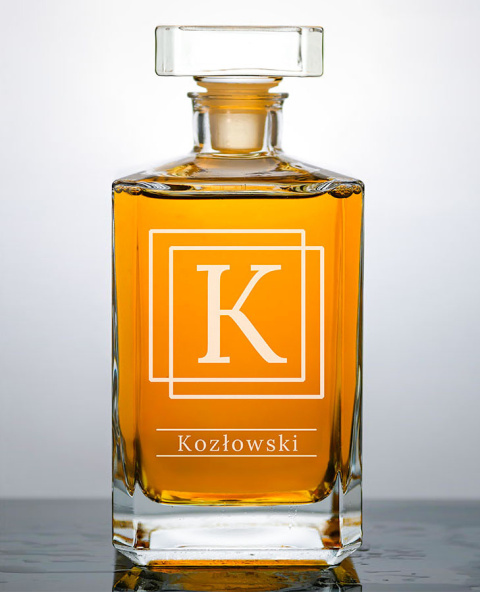 Karafka kwadratowa na alkohol 0,7L + Grawer - "Monogram" Karafka kwadratowa na alkohol 0,7L + Grawer - "Monogram"