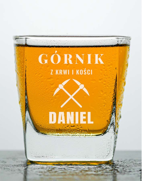Szklanka do whisky kwadratowa + Grawer - "Górnik z krwi i kości" + Imię Szklanka do whisky kwadratowa + Grawer - "Górnik z krwi i kości" + Imię