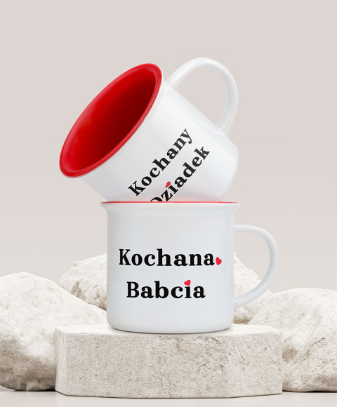 Zestaw Kubek - Garnuszek 250 ml z czerwonym uchwytem i wnętrzem + nadruki "Kochany Dziadek" oraz "Kochana Babcia" Zestaw Kubek - Garnuszek 250 ml z czerwonym uchwytem i wnętrzem + nadruki "Kochany Dziadek" oraz "Kochana Babcia"