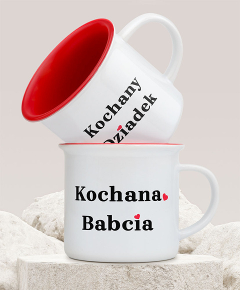 Zestaw Kubek - Garnuszek 250 ml z czerwonym uchwytem i wnętrzem + nadruki "Kochany Dziadek" oraz "Kochana Babcia" Zestaw Kubek - Garnuszek 250 ml z czerwonym uchwytem i wnętrzem + nadruki "Kochany Dziadek" oraz "Kochana Babcia"
